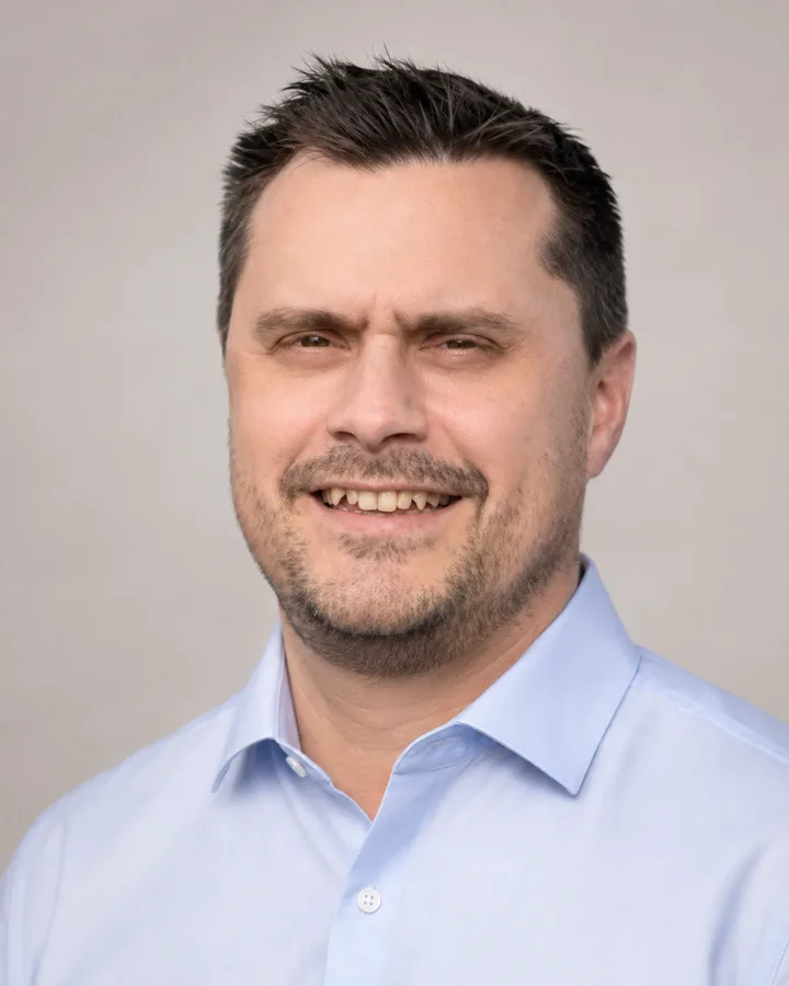 Chris Bauer